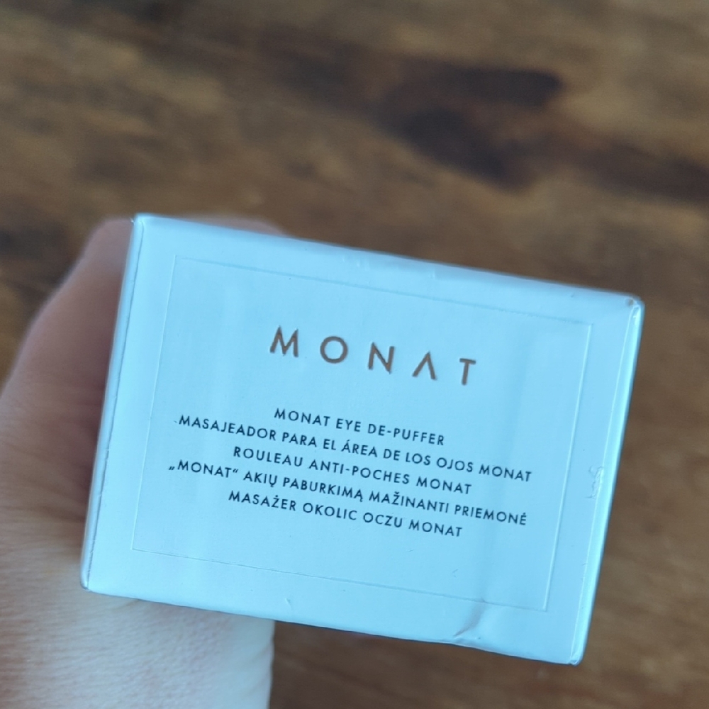 Monat Eye De-Puffer